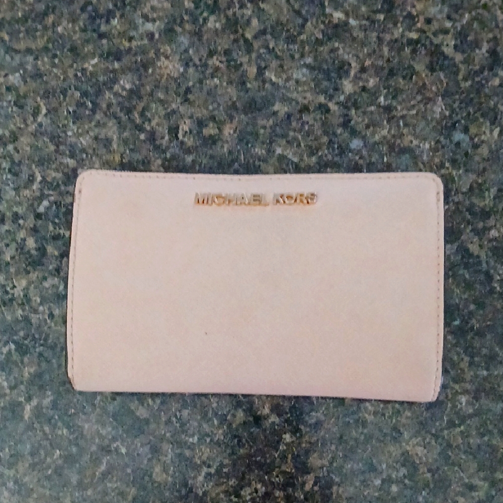 Michael Kors Blush Wallet